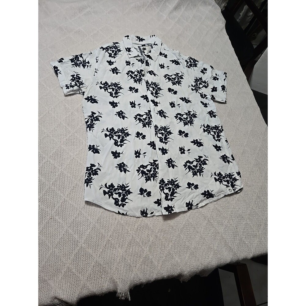 Free Planet Buttons Up  mens shirt 100% Rayon Size M White & Black Flowers EUC